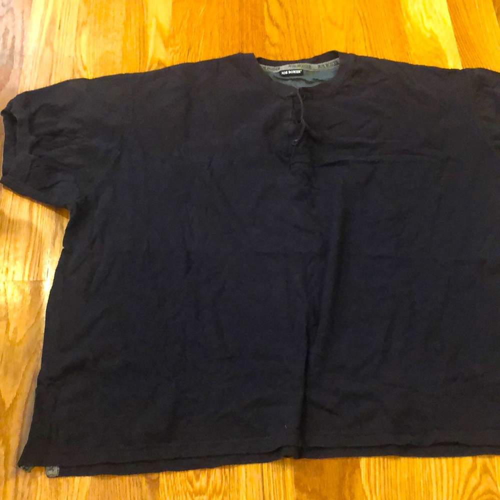Simple cute black tee!